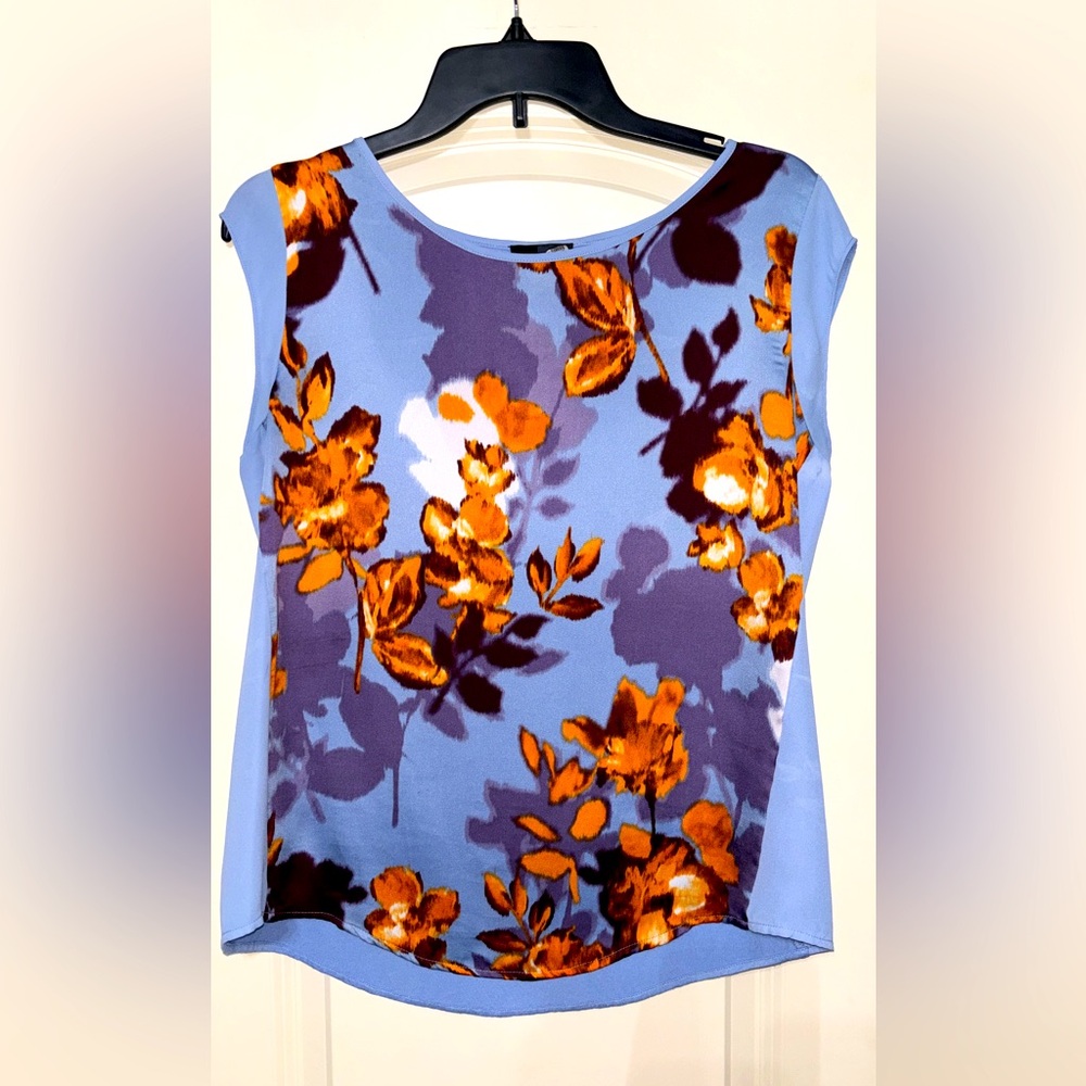 The Limited top. Sz Medium. Purple/blue floral. EUC